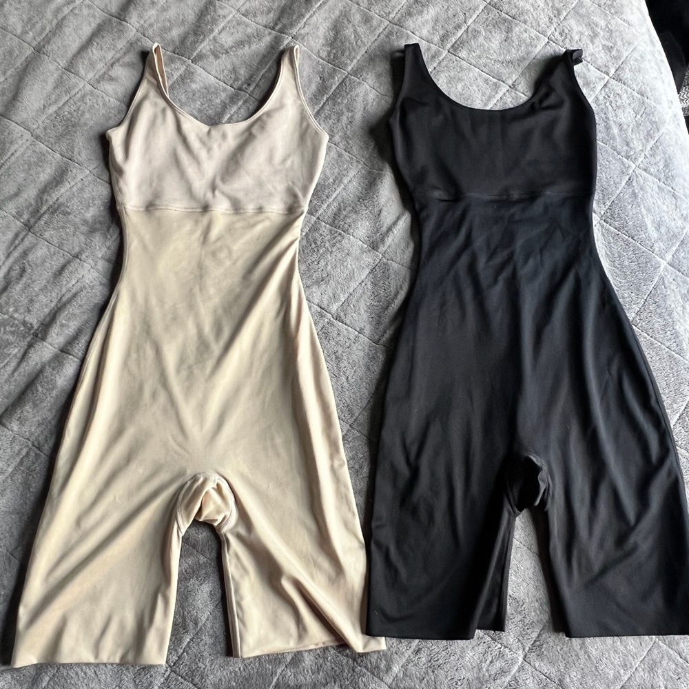 2 SPANX Scoop-Neck Seamless Bodysuit in Light Tan and the other in Black